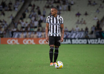 Quatro jogadores testam positivo para a Covid-19 e desfalcam Ceará contra o The Strongest