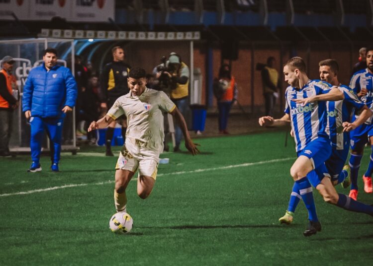 Fora de casa, Fortaleza é derrotado pelo Avaí e segue na lanterna do Brasileirão