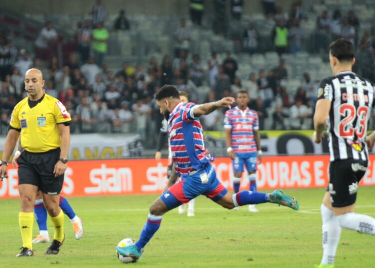 Fortaleza faz dois gols com Romarinho, mas leva virada diante do Atlético/MG no Mineirão