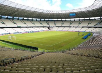 Governo do Estado propõe reforma imediata do gramado do Castelão, mas Ceará, Fortaleza e FCF rejeitam
